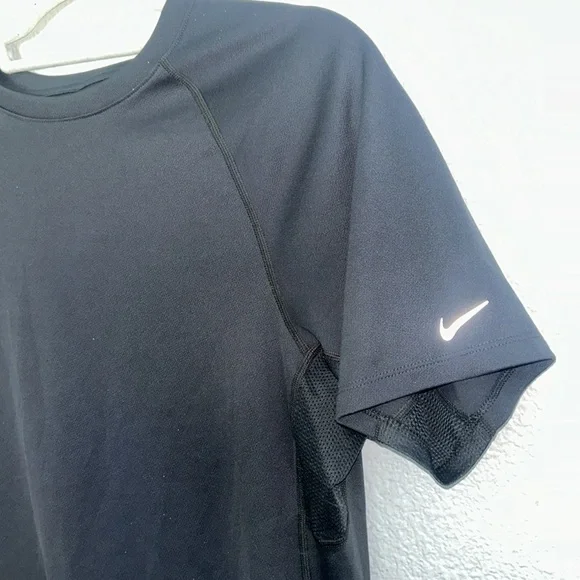 Gently used men’s dry fit size small T - Picture 2 of 7